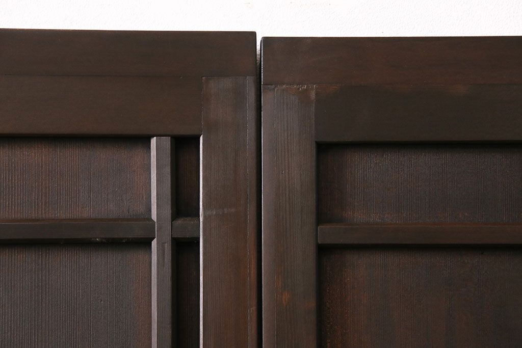 大正昭和初期の板戸2枚をリペア&カスタム!それぞれ設置場所に合わせてリサイズ。当店商品を参考に着色し仕上げ。(引き戸、建具)