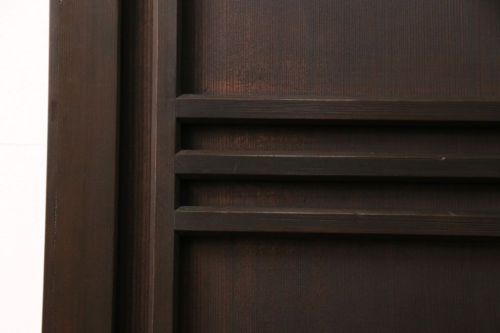 大正昭和初期の板戸2枚をリペア&カスタム!それぞれ設置場所に合わせてリサイズ。当店商品を参考に着色し仕上げ。(引き戸、建具)