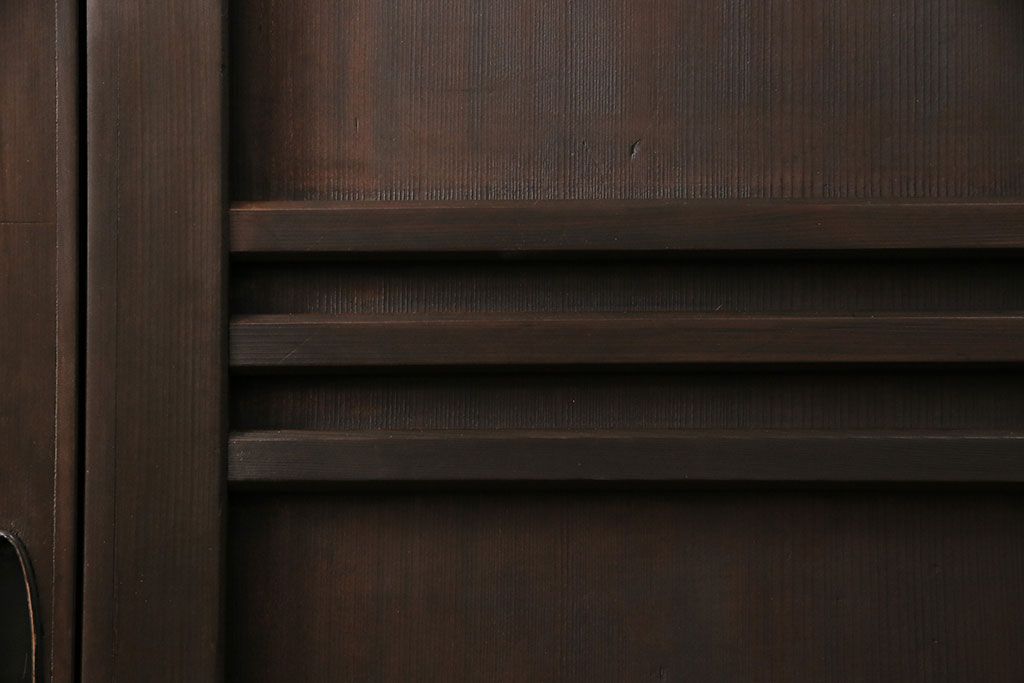 大正昭和初期の板戸2枚をリペア&カスタム!それぞれ設置場所に合わせてリサイズ。当店商品を参考に着色し仕上げ。(引き戸、建具)