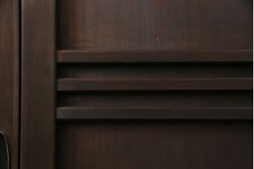 大正昭和初期の板戸2枚をリペア&カスタム!それぞれ設置場所に合わせてリサイズ。当店商品を参考に着色し仕上げ。(引き戸、建具)