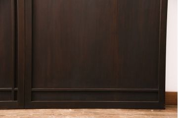 大正昭和初期の板戸2枚をリペア&カスタム!それぞれ設置場所に合わせてリサイズ。当店商品を参考に着色し仕上げ。(引き戸、建具)