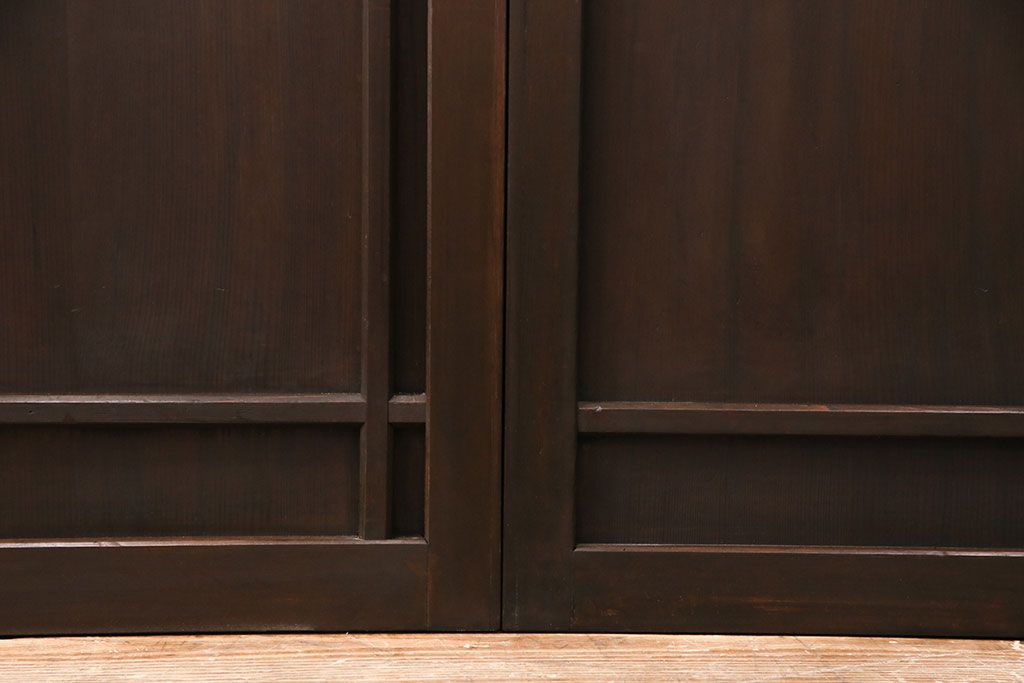 大正昭和初期の板戸2枚をリペア&カスタム!それぞれ設置場所に合わせてリサイズ。当店商品を参考に着色し仕上げ。(引き戸、建具)