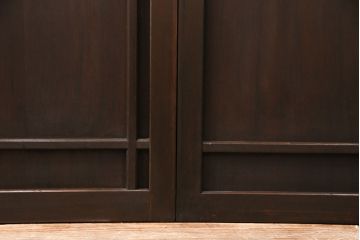 大正昭和初期の板戸2枚をリペア&カスタム!それぞれ設置場所に合わせてリサイズ。当店商品を参考に着色し仕上げ。(引き戸、建具)