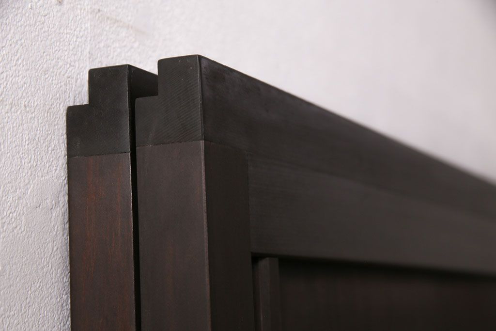 大正昭和初期の板戸2枚をリペア&カスタム!それぞれ設置場所に合わせてリサイズ。当店商品を参考に着色し仕上げ。(引き戸、建具)