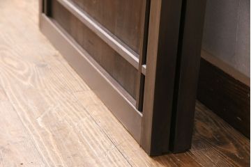 大正昭和初期の板戸2枚をリペア&カスタム!それぞれ設置場所に合わせてリサイズ。当店商品を参考に着色し仕上げ。(引き戸、建具)