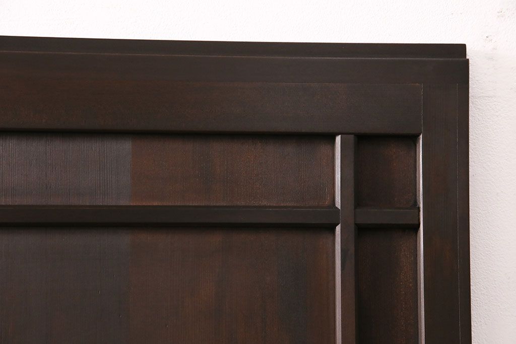 大正昭和初期の板戸2枚をリペア&カスタム!それぞれ設置場所に合わせてリサイズ。当店商品を参考に着色し仕上げ。(引き戸、建具)