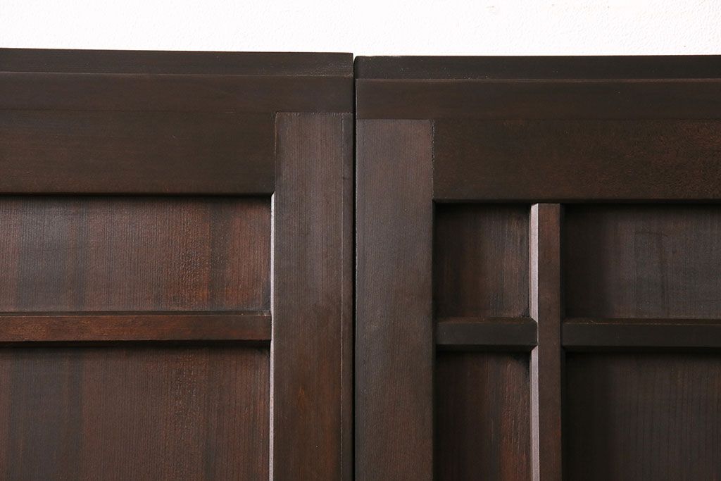 大正昭和初期の板戸2枚をリペア&カスタム!それぞれ設置場所に合わせてリサイズ。当店商品を参考に着色し仕上げ。(引き戸、建具)