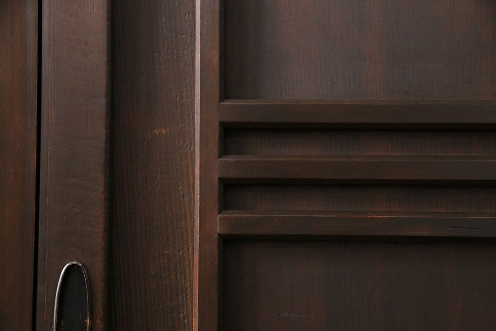 大正昭和初期の板戸2枚をリペア&カスタム!それぞれ設置場所に合わせてリサイズ。当店商品を参考に着色し仕上げ。(引き戸、建具)