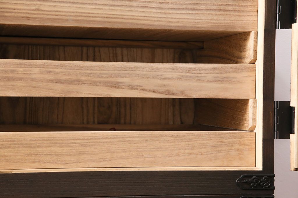 国産の総桐箪笥をリペア&カスタム!可動部の調整。濃い茶色で着色し仕上げ。(衣装箪笥、和タンス、引き出し、桐たんす)