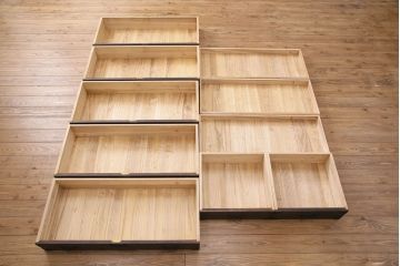 国産の総桐箪笥をリペア&カスタム!可動部の調整。濃い茶色で着色し仕上げ。(衣装箪笥、和タンス、引き出し、桐たんす)