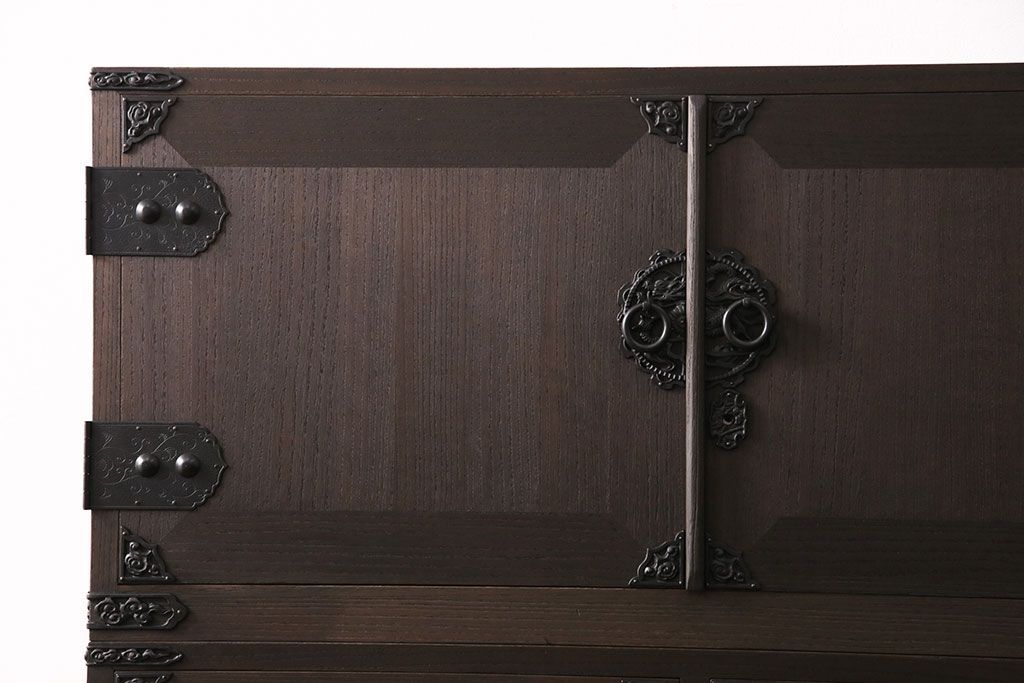 国産の総桐箪笥をリペア&カスタム!可動部の調整。濃い茶色で着色し仕上げ。(衣装箪笥、和タンス、引き出し、桐たんす)