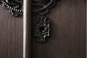 国産の総桐箪笥をリペア&カスタム!可動部の調整。濃い茶色で着色し仕上げ。(衣装箪笥、和タンス、引き出し、桐たんす)