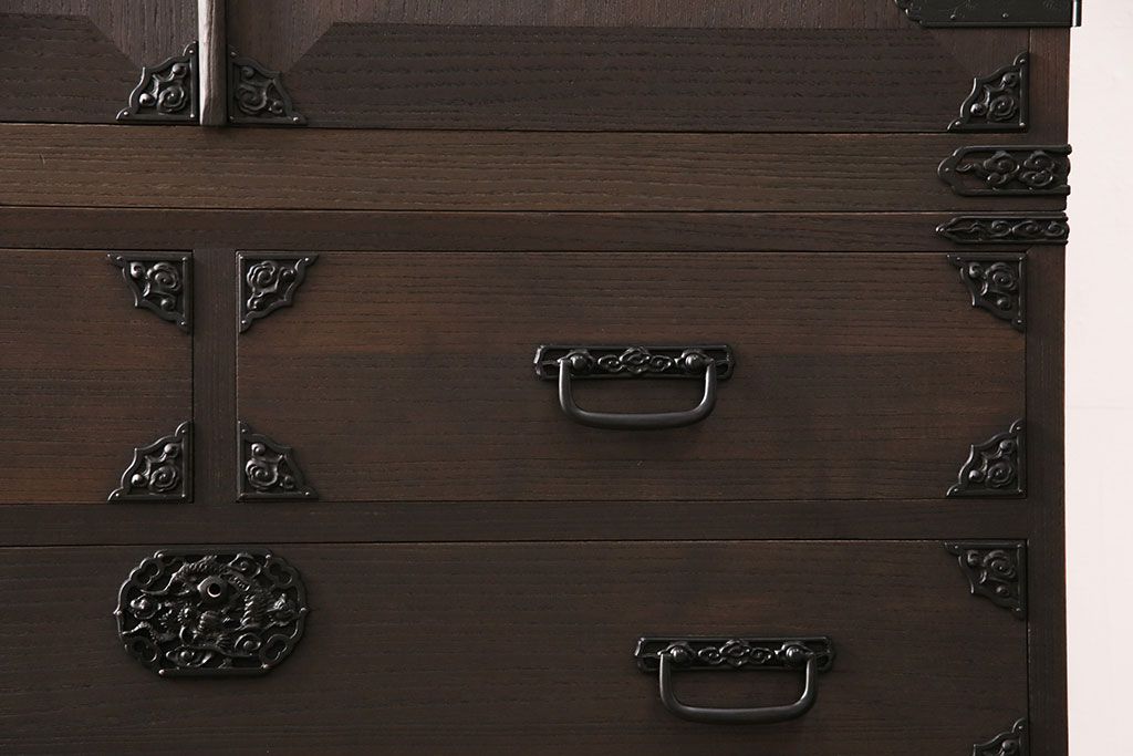 国産の総桐箪笥をリペア&カスタム!可動部の調整。濃い茶色で着色し仕上げ。(衣装箪笥、和タンス、引き出し、桐たんす)