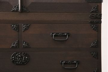 国産の総桐箪笥をリペア&カスタム!可動部の調整。濃い茶色で着色し仕上げ。(衣装箪笥、和タンス、引き出し、桐たんす)