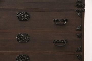 国産の総桐箪笥をリペア&カスタム!可動部の調整。濃い茶色で着色し仕上げ。(衣装箪笥、和タンス、引き出し、桐たんす)