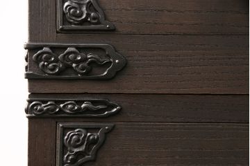 国産の総桐箪笥をリペア&カスタム!可動部の調整。濃い茶色で着色し仕上げ。(衣装箪笥、和タンス、引き出し、桐たんす)