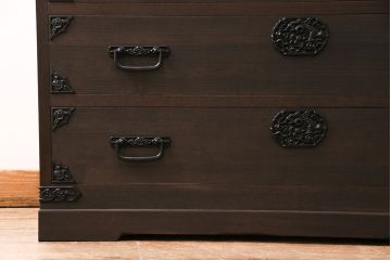 国産の総桐箪笥をリペア&カスタム!可動部の調整。濃い茶色で着色し仕上げ。(衣装箪笥、和タンス、引き出し、桐たんす)