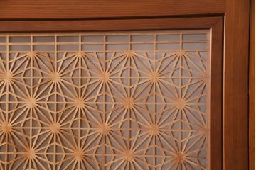 組子入り帯戸4枚をリペア&カスタム!設置場所に合わせてリサイズ。戸車を取り付け。帯部分のガラスをクリアガラスに変更。(引き戸、建具)