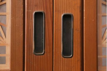 組子入り帯戸4枚をリペア&カスタム!設置場所に合わせてリサイズ。戸車を取り付け。帯部分のガラスをクリアガラスに変更。(引き戸、建具)