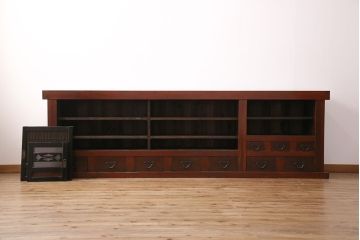 明治期の水屋箪笥・上段をリペア&カスタム!高さと奥行きをリサイズ。建具の金網をクリアガラスに変更。可動式の棚板を設置。天板を取り付け。(食器棚、収納棚、戸棚)