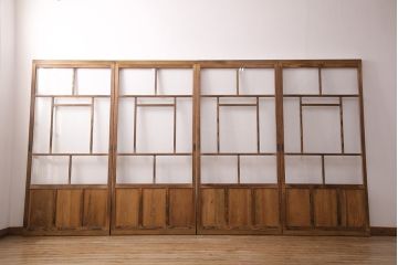 昭和初期のガラス戸4枚をリペア&カスタム!設置場所に合わせてリサイズ。引手と戸車を取り付け。クリアガラス、ダイヤガラス、ゆらゆらガラス、変わり花菱模様ガラスに差し替え。クリアワックス仕上げ。戸枠を新たに製作。(引き戸、建具)