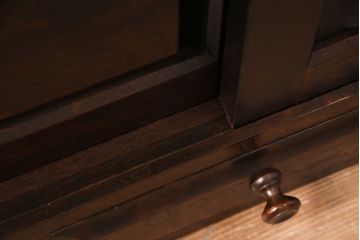 北海道民芸家具のサイドボードをリペア&カスタム!天板の補強。当店商品を参考に着色し仕上げ。(収納棚、戸棚、ローボード)