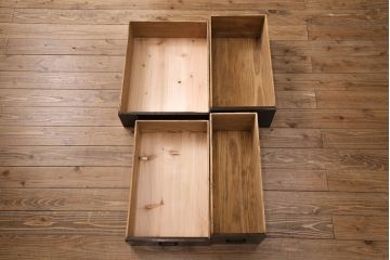 明治期の階段箪笥をリペア&カスタム!可動部の調整。背板など傷んだ箇所を張り替え。極めて黒に近い茶色に着色し仕上げ。(収納棚、時代箪笥、和タンス)