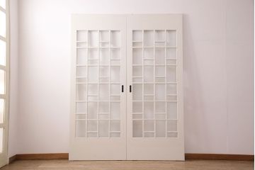 1960年頃のペイントガラス戸2枚をリペア&カスタム!設置場所に合わせてリサイズ。平型戸車を取り付け。(引き戸、建具)