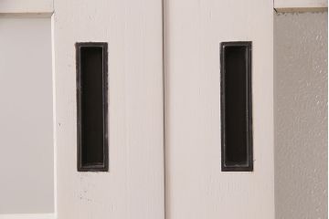 1960年頃のペイントガラス戸2枚をリペア&カスタム!設置場所に合わせてリサイズ。平型戸車を取り付け。(引き戸、建具)