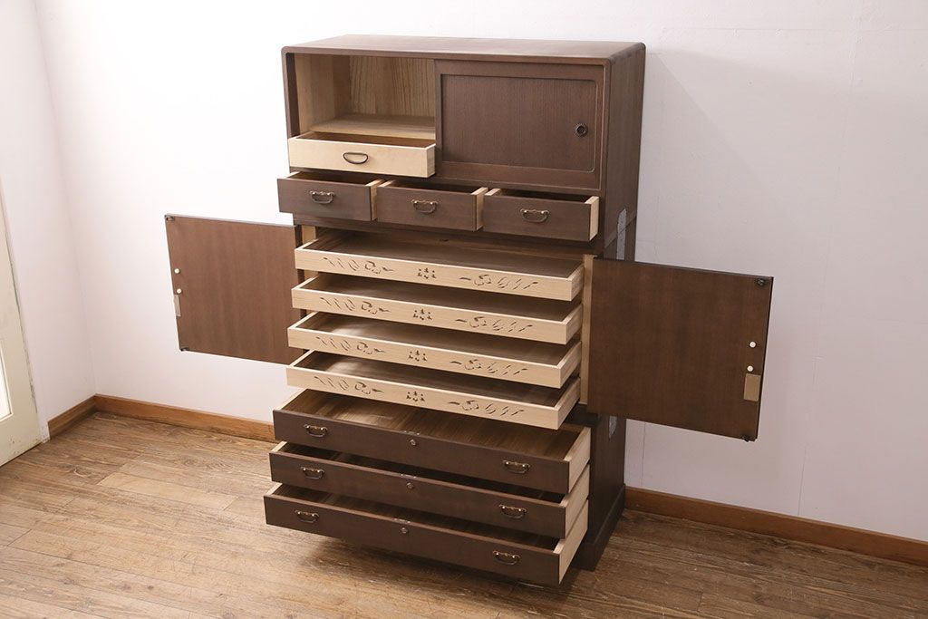 国産の桐箪笥をリペア&カスタム!高品質リペアを施し、当店商品を参考に着色し仕上げ。(衣装箪笥、和タンス、着物箪笥、桐たんす)