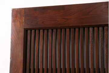 明治期の格子蔵戸をリペア&カスタム!格子裏にクリアガラスをはめ込み、引き手を取り付け。下框の振れ止め加工。当店商品を参考に着色し仕上げ。(引き戸、建具)