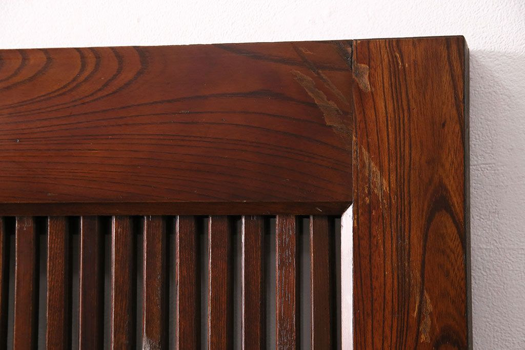 明治期の格子蔵戸をリペア&カスタム!格子裏にクリアガラスをはめ込み、引き手を取り付け。下框の振れ止め加工。当店商品を参考に着色し仕上げ。(引き戸、建具)