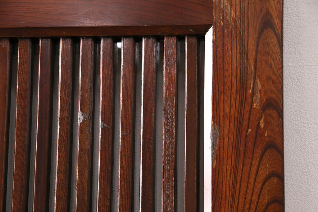 明治期の格子蔵戸をリペア&カスタム!格子裏にクリアガラスをはめ込み、引き手を取り付け。下框の振れ止め加工。当店商品を参考に着色し仕上げ。(引き戸、建具)