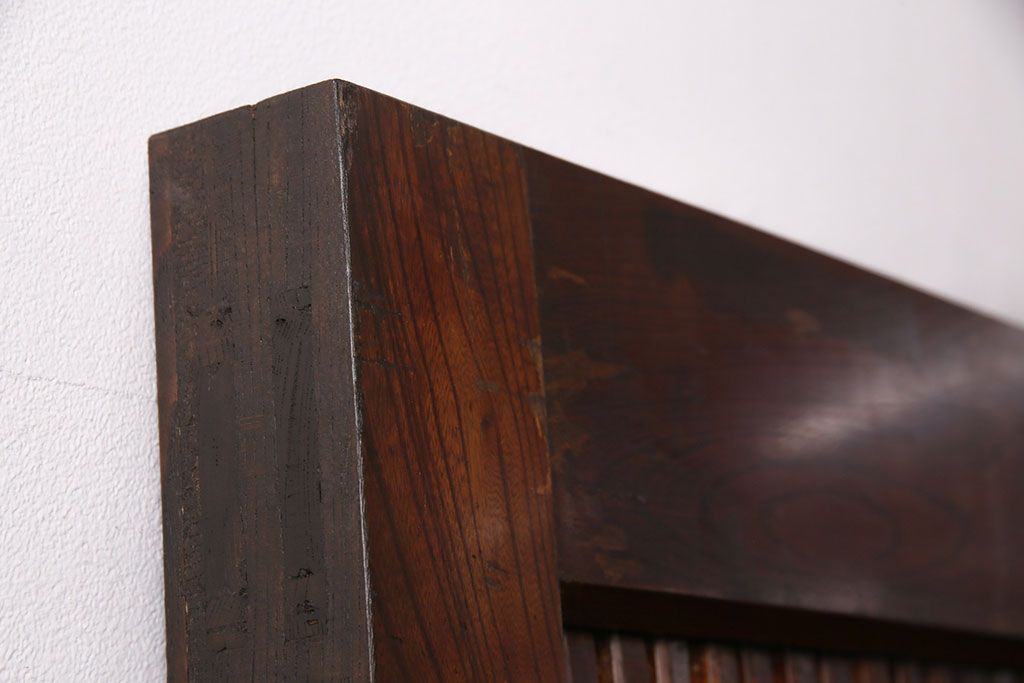 明治期の格子蔵戸をリペア&カスタム!格子裏にクリアガラスをはめ込み、引き手を取り付け。下框の振れ止め加工。当店商品を参考に着色し仕上げ。(引き戸、建具)