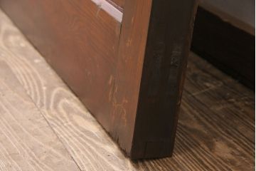 明治期の格子蔵戸をリペア&カスタム!格子裏にクリアガラスをはめ込み、引き手を取り付け。下框の振れ止め加工。当店商品を参考に着色し仕上げ。(引き戸、建具)