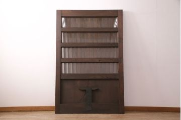 明治期の格子蔵戸をリペア&カスタム!格子裏にクリアガラスをはめ込み、引き手を取り付け。下框の振れ止め加工。当店商品を参考に着色し仕上げ。(引き戸、建具)