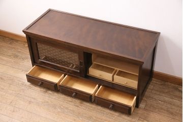 北海道民芸家具のローボードをリペア&カスタム!建具を板戸からレーザー組子入りガラス戸に変更。背面穴開け加工。現状の色味に合わせて着色し仕上げ。(テレビ台、収納棚、戸棚)