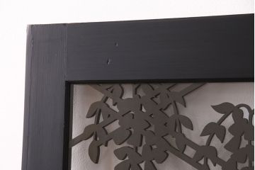 透かし彫りのガラス入り板戸2枚をリペア&カスタム!高品質リペアを施し、設置場所に合わせてリサイズ。(ガラス戸、引き戸、建具)