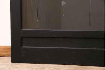 透かし彫りのガラス入り板戸2枚をリペア&カスタム!高品質リペアを施し、設置場所に合わせてリサイズ。(ガラス戸、引き戸、建具)