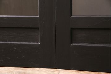 透かし彫りのガラス入り板戸2枚をリペア&カスタム!高品質リペアを施し、設置場所に合わせてリサイズ。(ガラス戸、引き戸、建具)