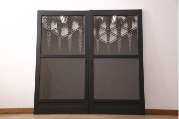 透かし彫りのガラス入り板戸2枚をリペア&カスタム!高品質リペアを施し、設置場所に合わせてリサイズ。(ガラス戸、引き戸、建具)