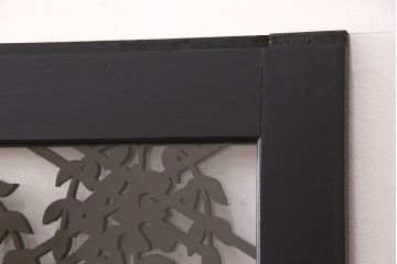 透かし彫りのガラス入り板戸2枚をリペア&カスタム!高品質リペアを施し、設置場所に合わせてリサイズ。(ガラス戸、引き戸、建具)