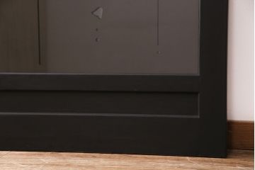 透かし彫りのガラス入り板戸2枚をリペア&カスタム!高品質リペアを施し、設置場所に合わせてリサイズ。(ガラス戸、引き戸、建具)