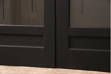 透かし彫りのガラス入り板戸2枚をリペア&カスタム!高品質リペアを施し、設置場所に合わせてリサイズ。(ガラス戸、引き戸、建具)