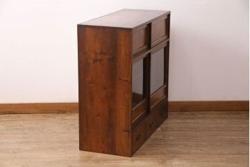 戸棚をリペア&カスタム!建具のガラスを透明アクリルに変更。1トーン落ち着いた色味に着色し仕上げ。(収納棚、茶棚、茶箪笥)