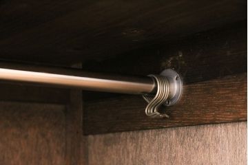 昭和初期のワードローブの見た目を変えずに綺麗にリペア!引き出しや可動部の調整。(収納棚、洋服タンス、キャビネット)