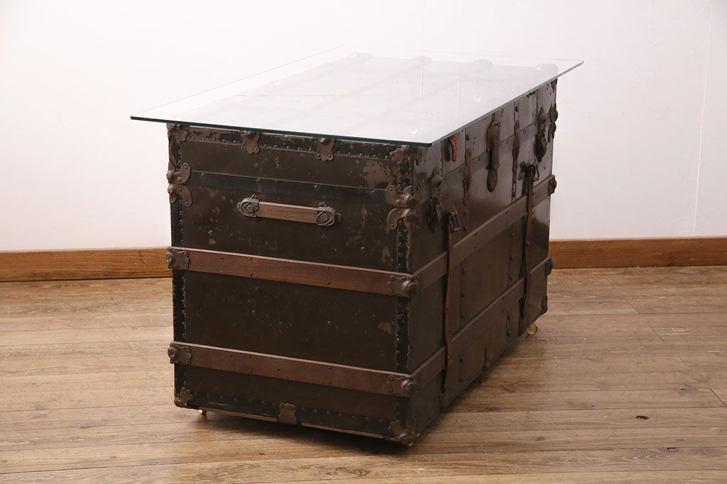 トランクダイニングテーブルをリペア&カスタム!強化ガラス天板、キャスターを取り付け。底板の補強。トランク内部はベニヤ板で内貼り加工。(リビングテーブル、センターテーブル)