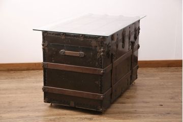 トランクダイニングテーブルをリペア&カスタム!強化ガラス天板、キャスターを取り付け。底板の補強。トランク内部はベニヤ板で内貼り加工。(リビングテーブル、センターテーブル)