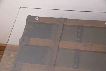 トランクダイニングテーブルをリペア&カスタム!強化ガラス天板、キャスターを取り付け。底板の補強。トランク内部はベニヤ板で内貼り加工。(リビングテーブル、センターテーブル)