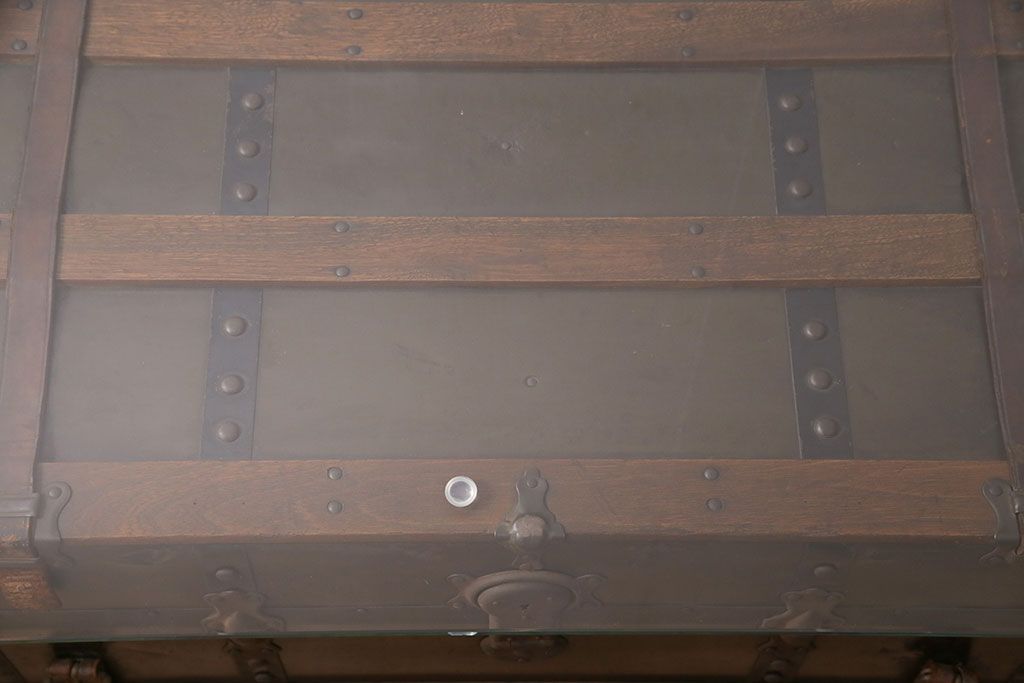 トランクダイニングテーブルをリペア&カスタム!強化ガラス天板、キャスターを取り付け。底板の補強。トランク内部はベニヤ板で内貼り加工。(リビングテーブル、センターテーブル)